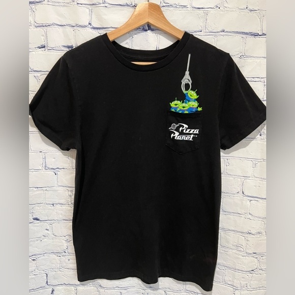 Small Disney PIXAR Black TOY Story Pizza Planet Aliens Pocket Graphic Tee Shirt - Picture 1 of 4